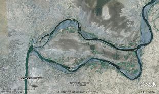 写真6．アトバラ川最大の岩盤中洲